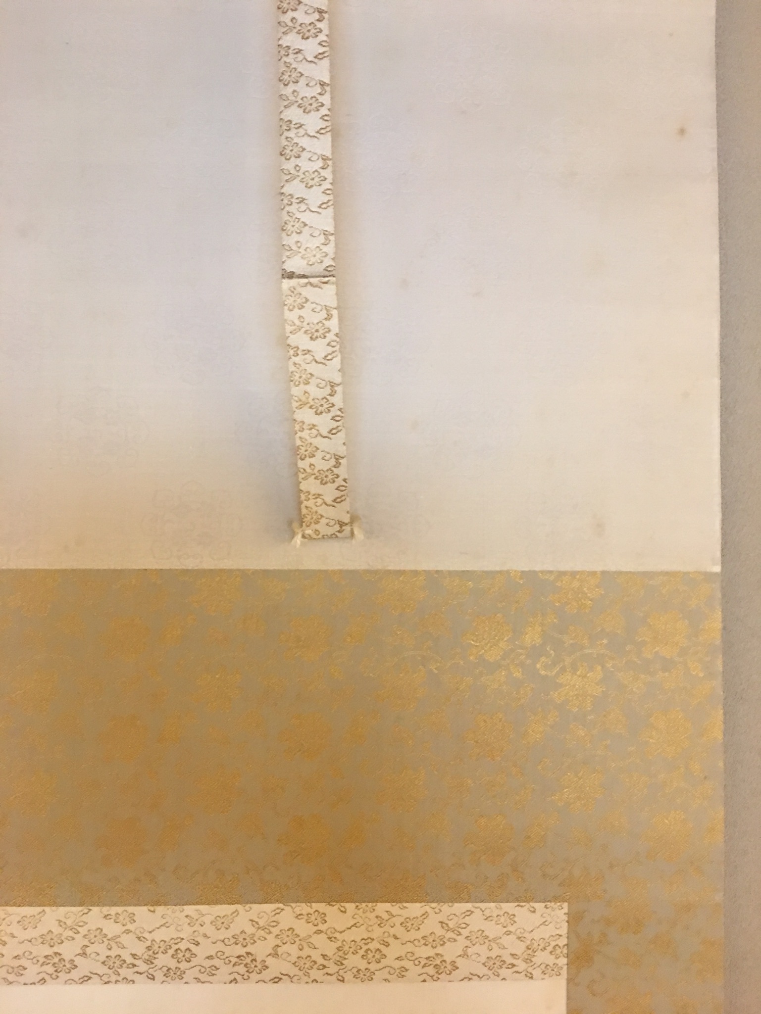 望月玉渓作「木地溜塗燕蒔絵丸盆（帝室技藝員　望月玉泉翁　三周忌追悼記念）」 望月玉渓作「木地溜塗燕蒔絵丸盆（帝室技藝員望月玉泉翁三周忌