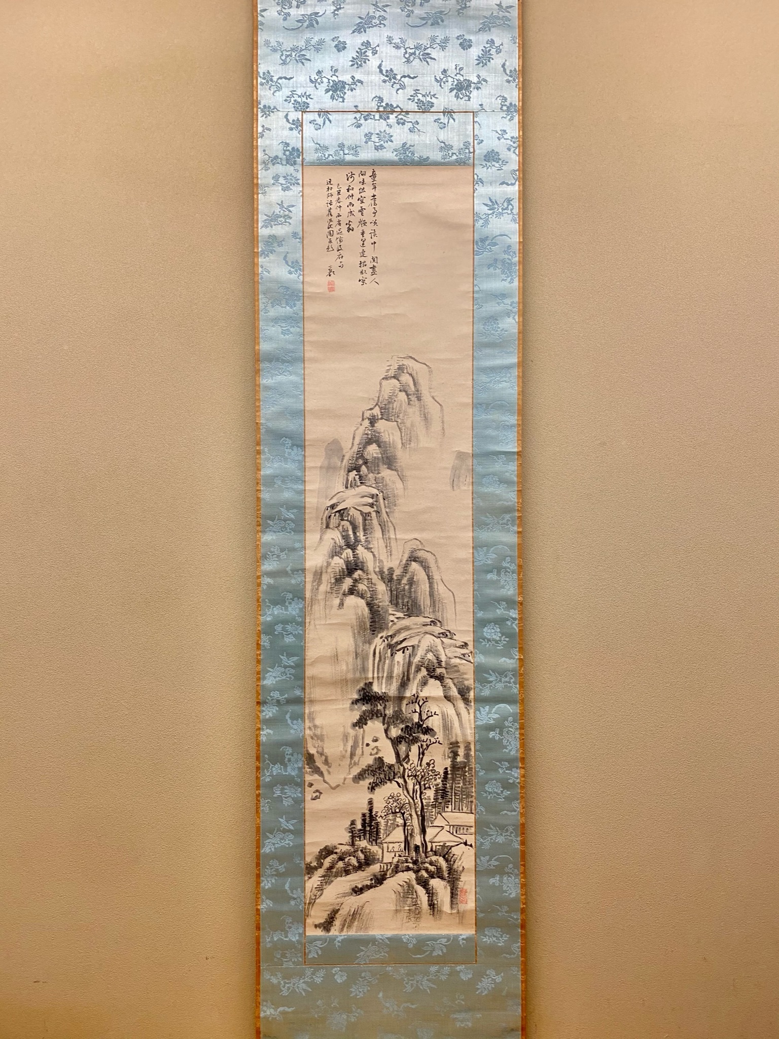 ファッション 掛軸 梅堂『山家山水図』日本画 無地箱付 ほど近い 肉筆 絹本 書